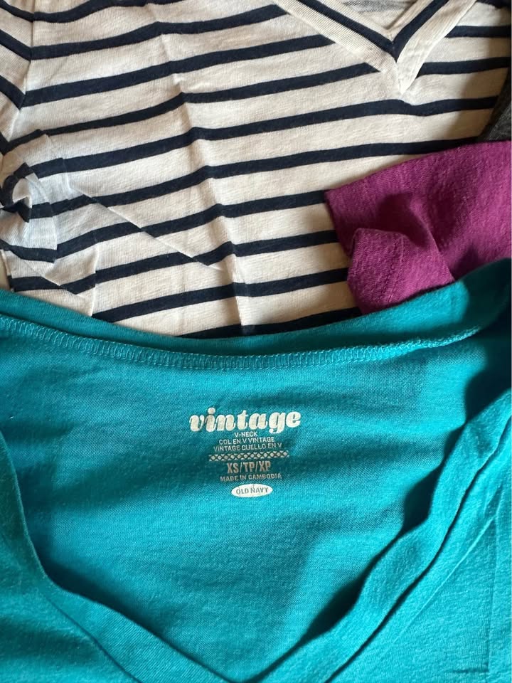 4 old navy vintage shirsts! - photo 2