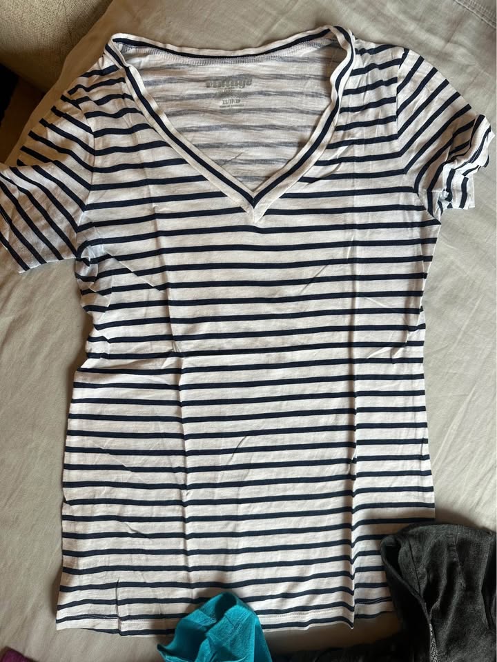 4 old navy vintage shirsts! - photo 3