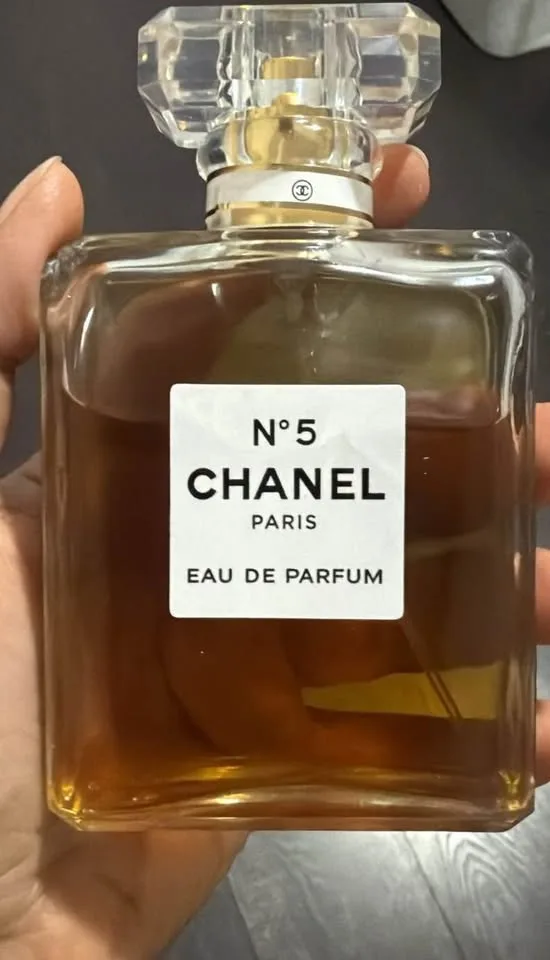 Authentic Chanel – Elegant & Timeless image indicator(3)