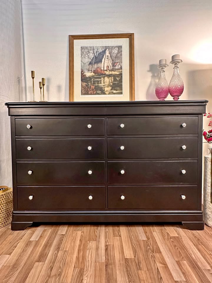 🚚 Free Delivery – Stanley Black 9-Drawer Dresser