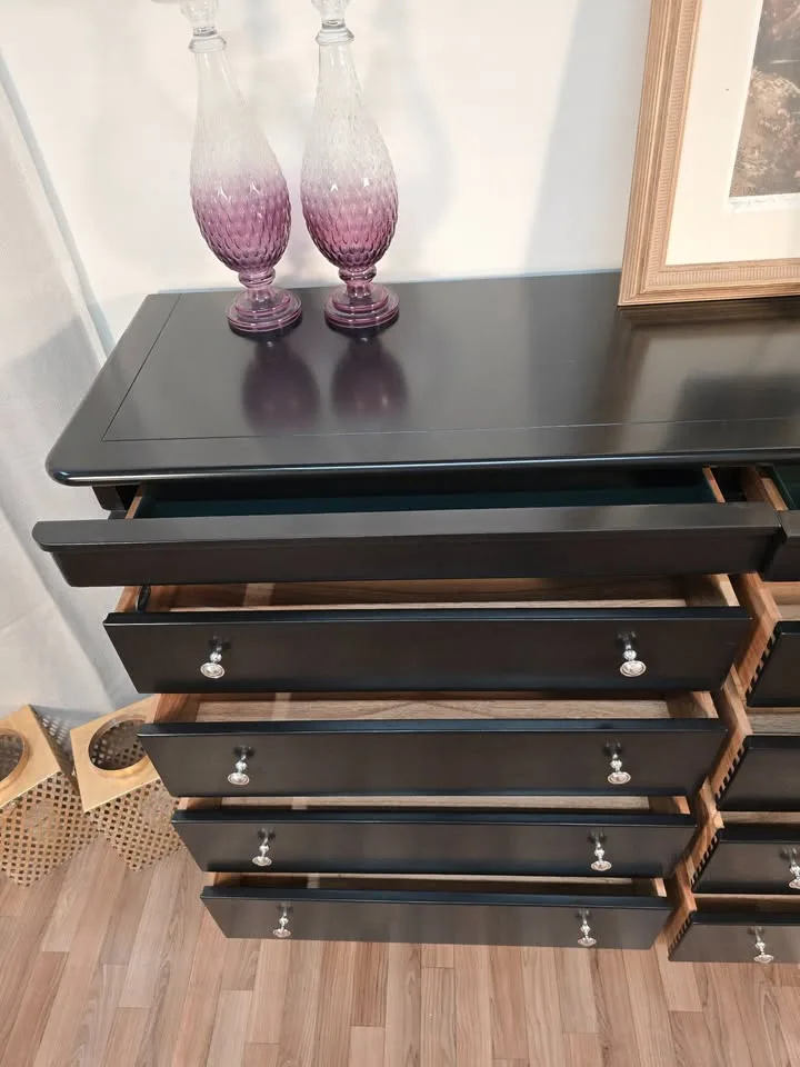 🚚 Free Delivery – Stanley Black 9-Drawer Dresser image indicator(7)