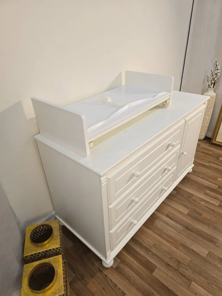 🚚 Free Delivery – Bellini White 3-Drawer Dresser w/ Cabinet image indicator(3)