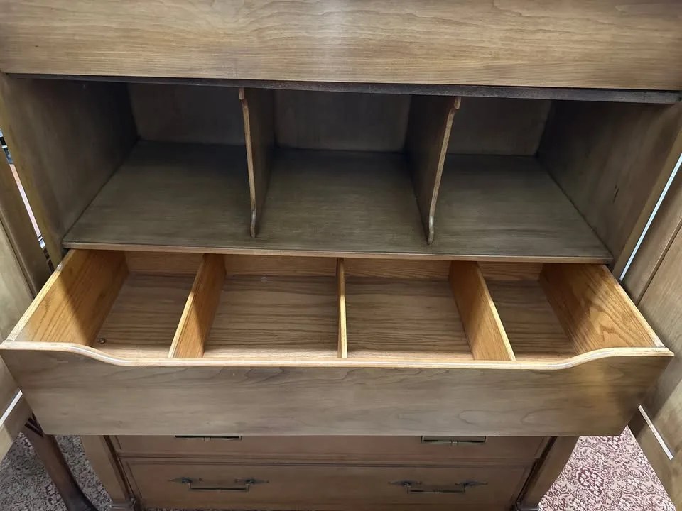 🚚 Free Delivery – Vintage Solid Wood Armoire | Maple Chest image indicator(8)