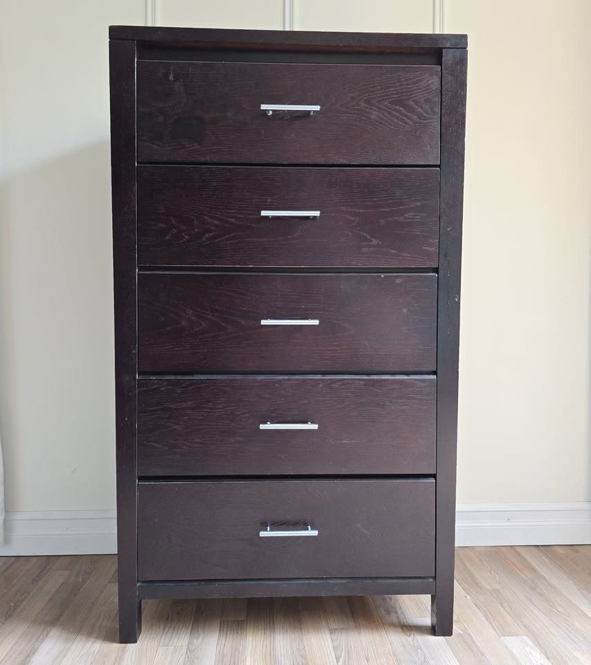 🚚 Free Delivery – Modern Espresso 5-Drawer Dresser | 25304