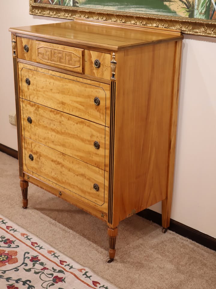 🚚 Free Delivery – Antique Flame Mahogany Federal Chest - photo 3