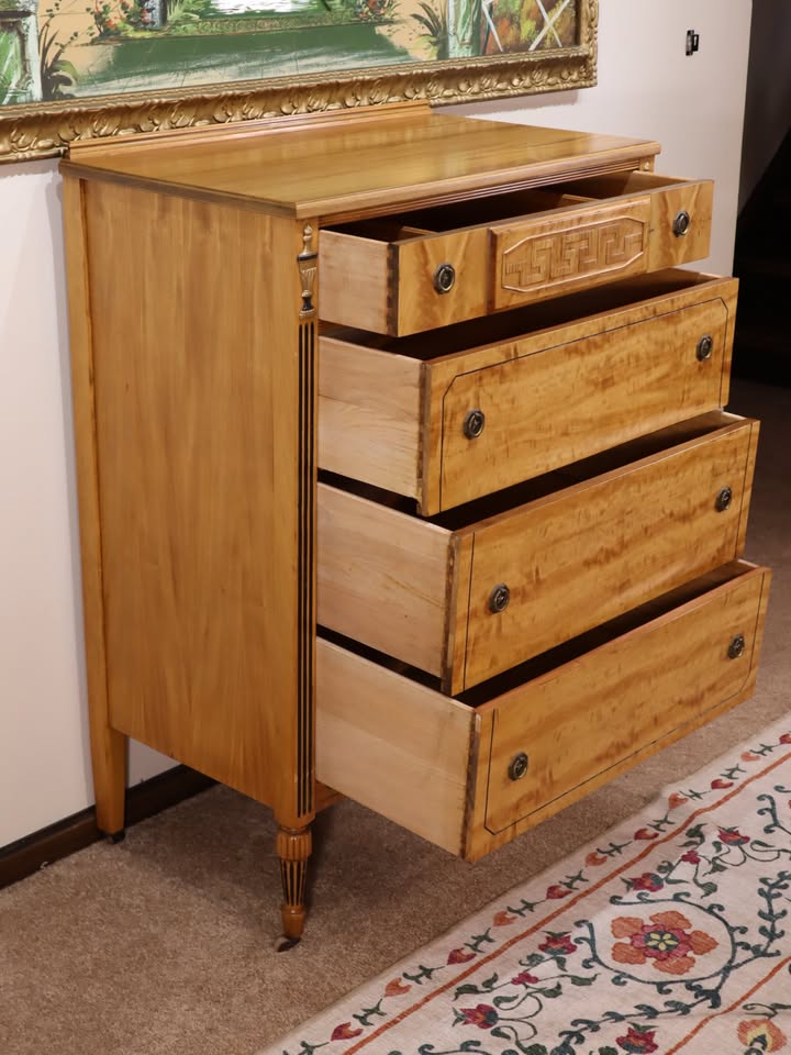 🚚 Free Delivery – Antique Flame Mahogany Federal Chest - photo 4