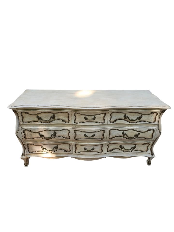 🚚 Free Delivery – French Provincial 9-Drawer Dresser - photo 2
