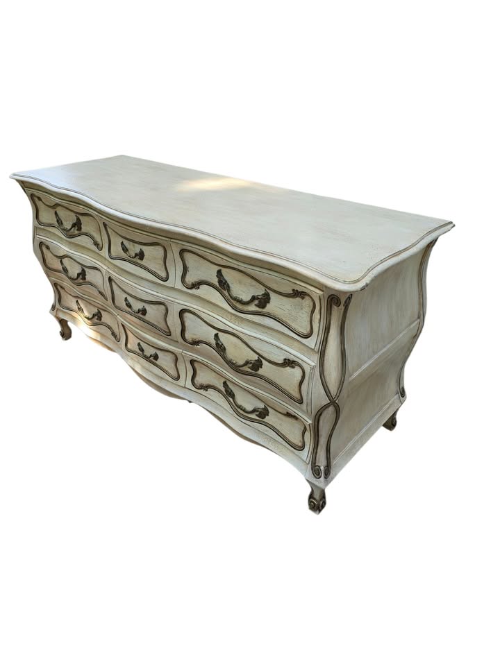 🚚 Free Delivery – French Provincial 9-Drawer Dresser - photo 4