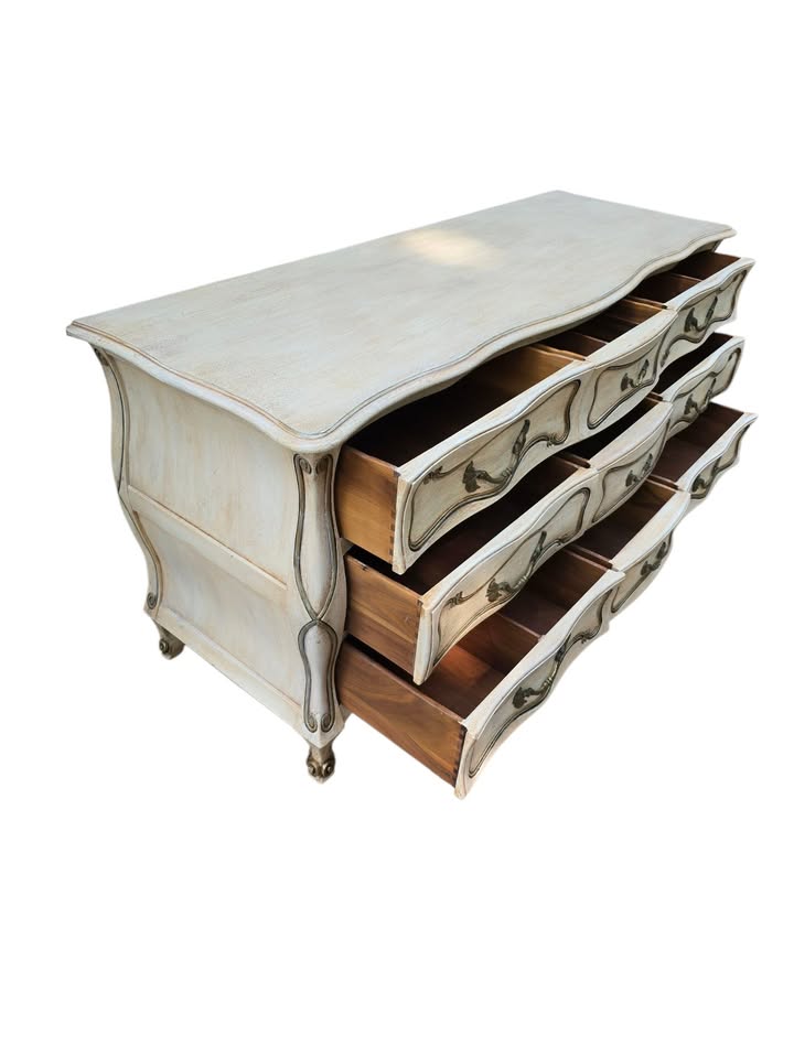 🚚 Free Delivery – French Provincial 9-Drawer Dresser - photo 5