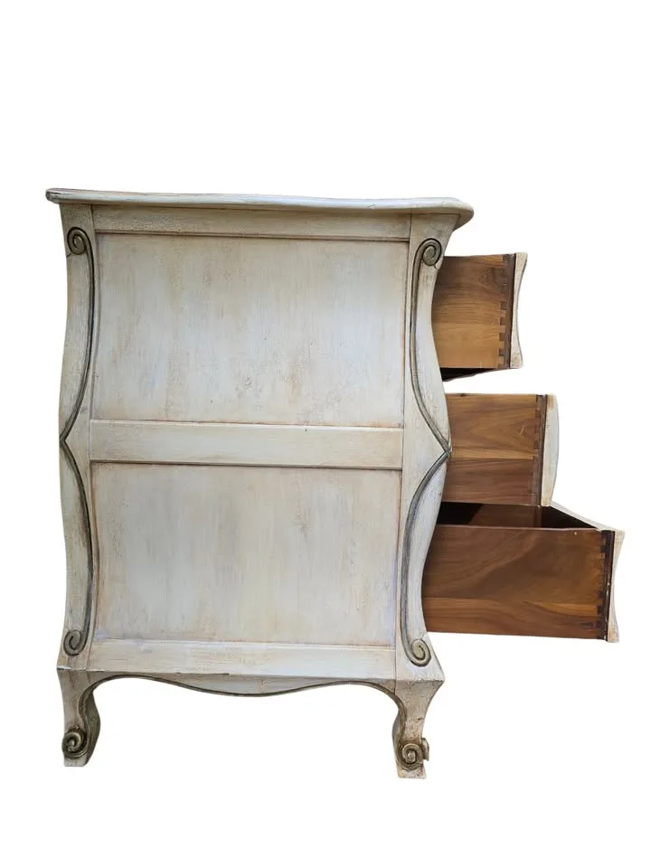 🚚 Free Delivery – French Provincial 9-Drawer Dresser image indicator(6)