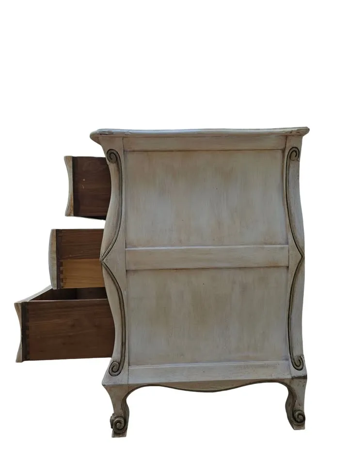 🚚 Free Delivery – French Provincial 9-Drawer Dresser image indicator(7)