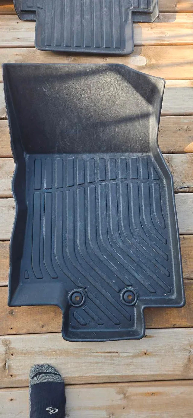 2014 - 2020 Nissan Rogue Mat Set image indicator(2)