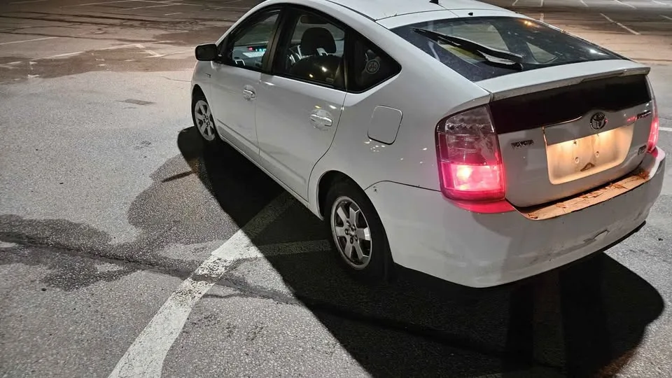 2012 Toyota Prius image indicator(2)