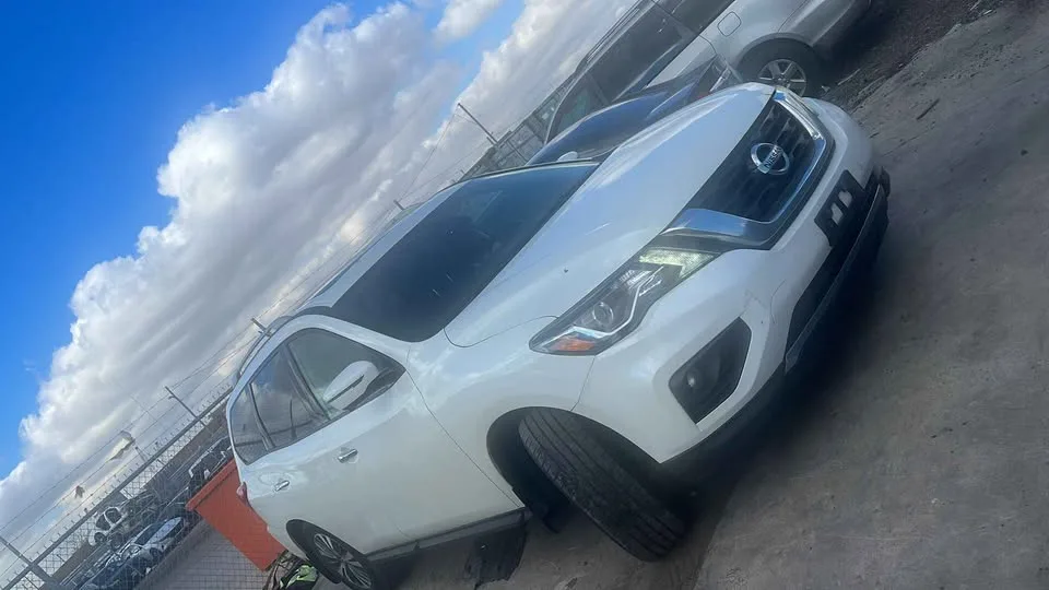 2017 Nissan Pathfinder image indicator(2)