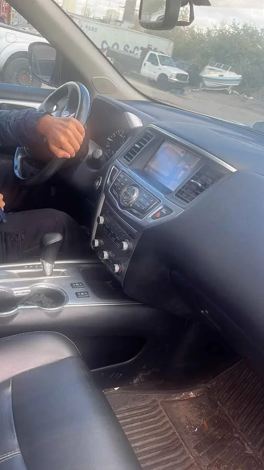 2017 Nissan Pathfinder image indicator(3)