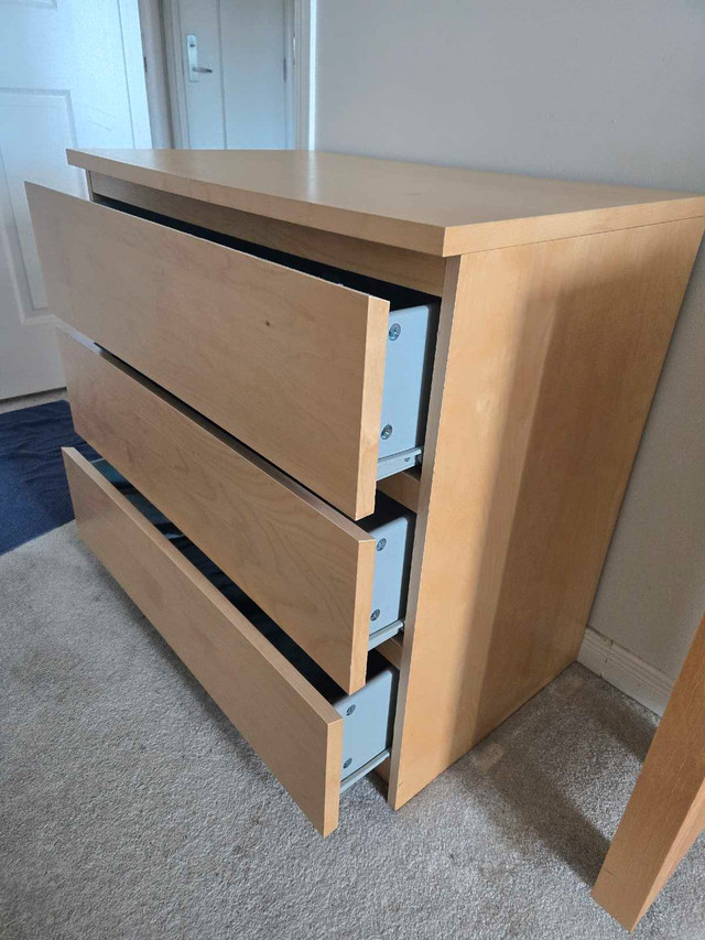 Bedroom with queen size bed frame for sale! - photo 4