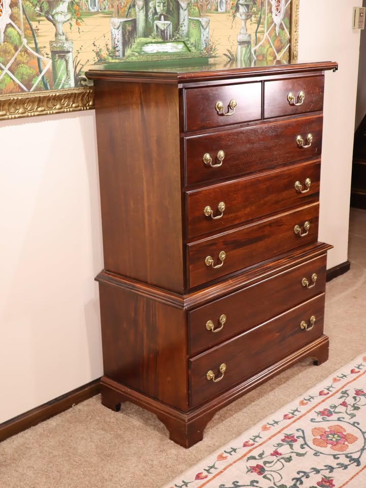 🚚 Free Delivery – Vintage Drexel Carleton Cherry dresser - photo 2