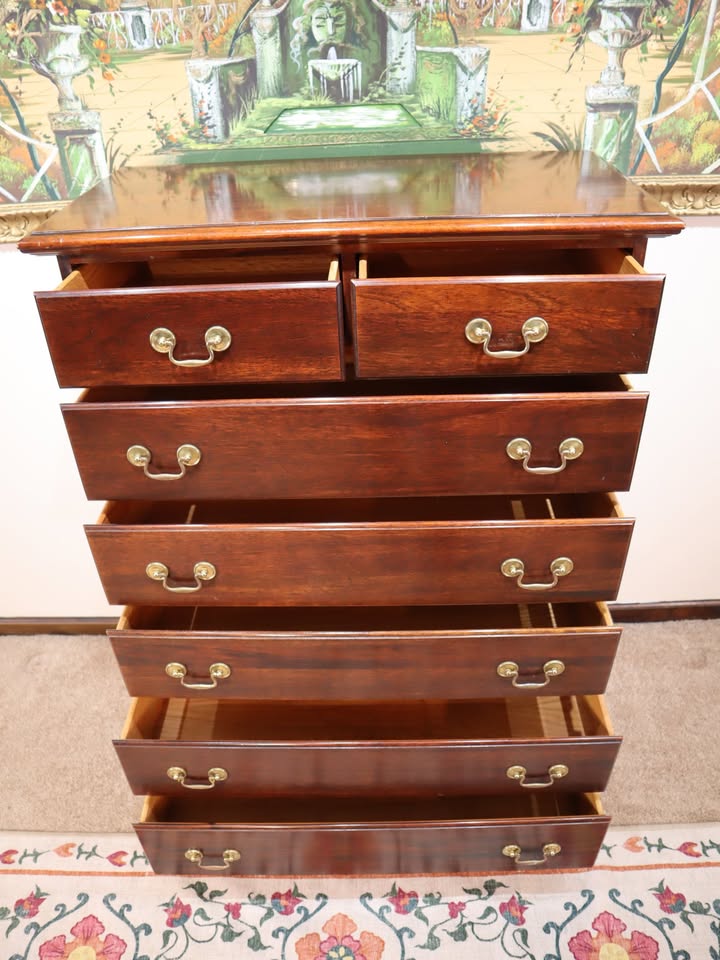 🚚 Free Delivery – Vintage Drexel Carleton Cherry dresser - photo 3
