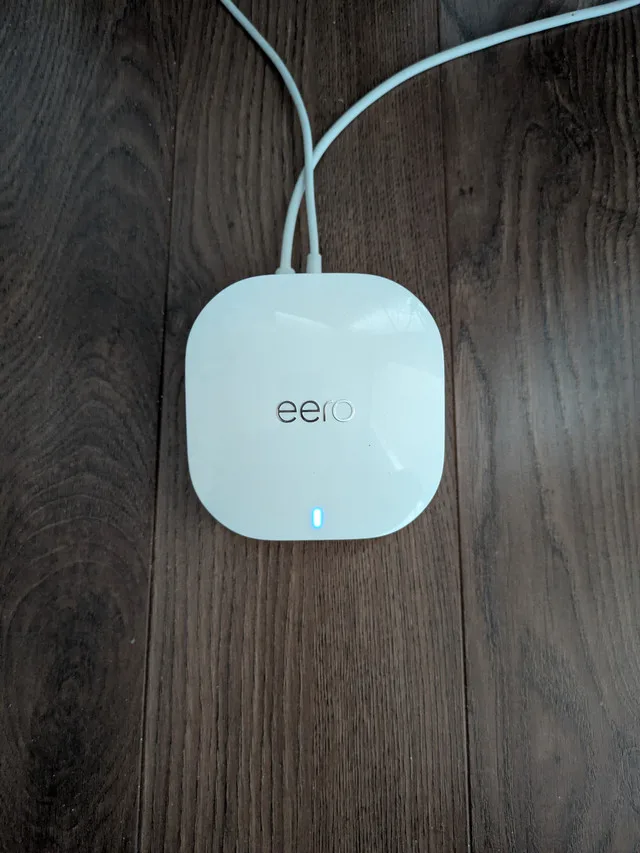 Amazon eero 6 wifi router thumbnail