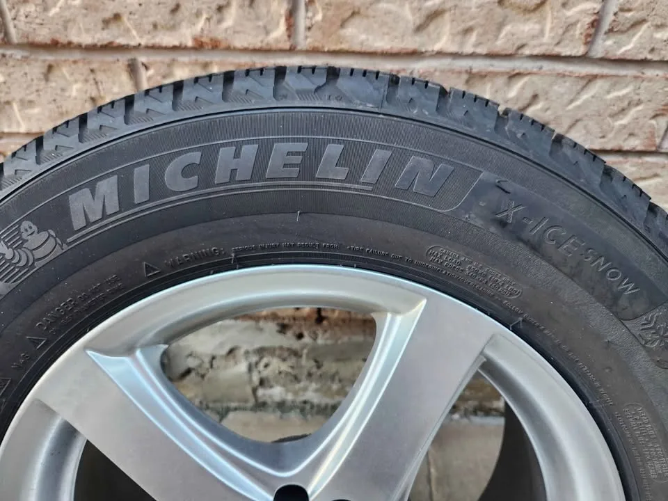 Winter Tire with rims Michelin X Ice USED ONE SEASON image indicator(2)