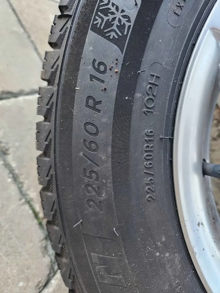 Winter Tire with rims Michelin X Ice USED ONE SEASON image indicator(3)