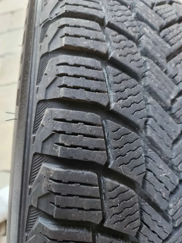 Winter Tire with rims Michelin X Ice USED ONE SEASON image indicator(4)