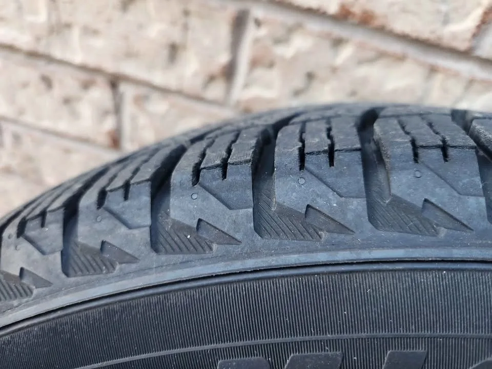 Winter Tire with rims Michelin X Ice USED ONE SEASON image indicator(6)