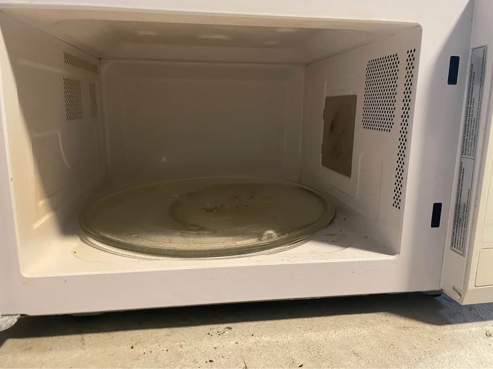 GE Microwave - photo 2