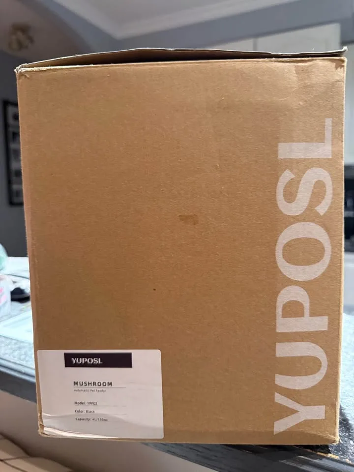 Automatic cat or small dog 2L feeder in black. image indicator(7)