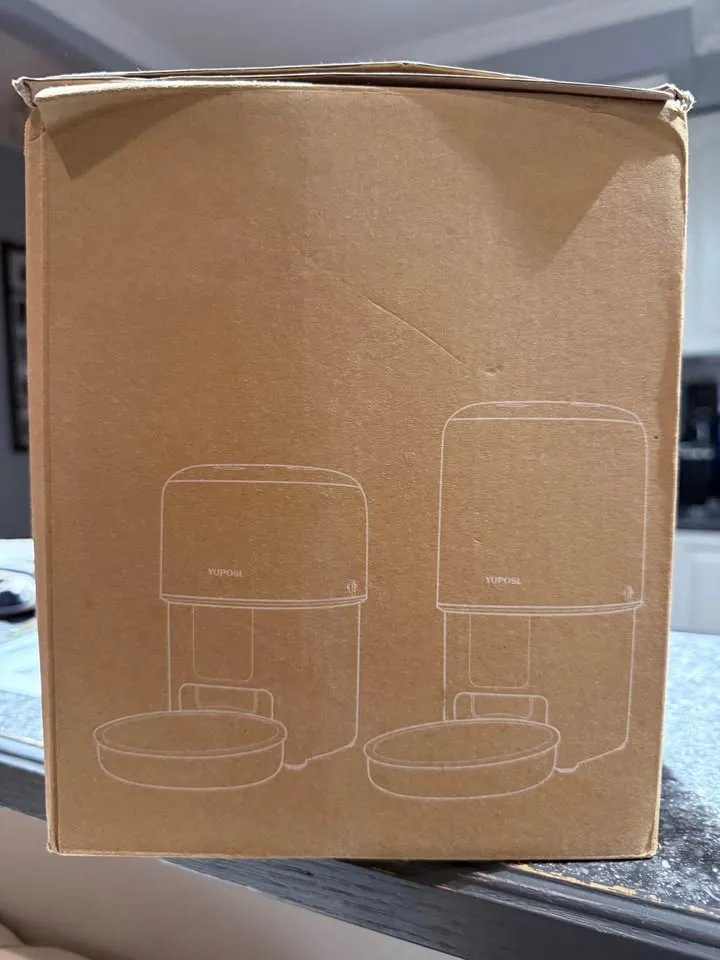 Automatic cat or small dog 2L feeder in black. image indicator(8)