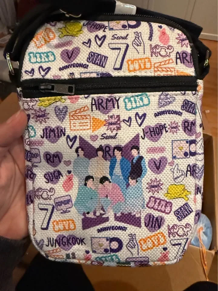 K-pop cartoon member cross body bag image indicator(3)