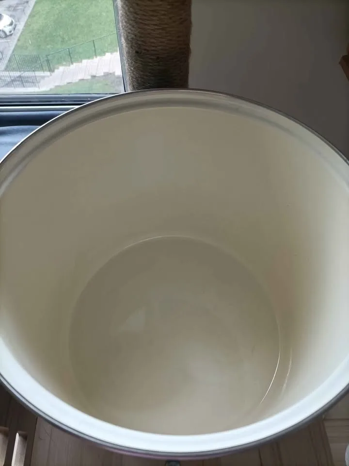 ‼️NEED GONE ASAP‼️Tall PC Pot - $5 image indicator(2)