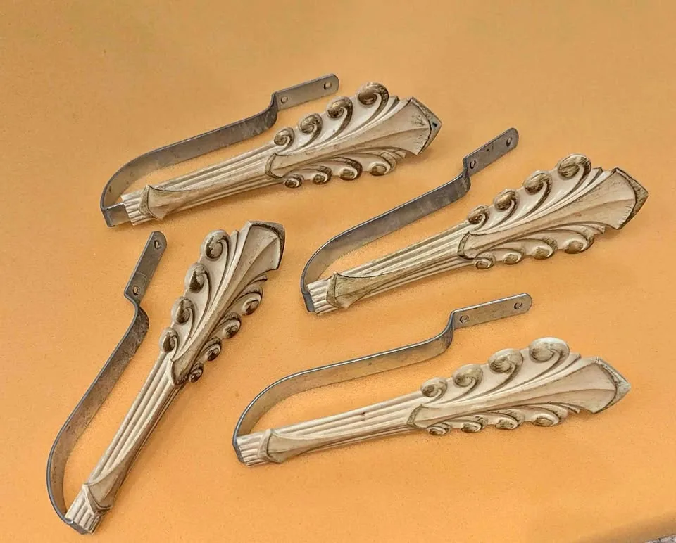 Set of 4 Vintage Ornate Wall Brackets thumbnail