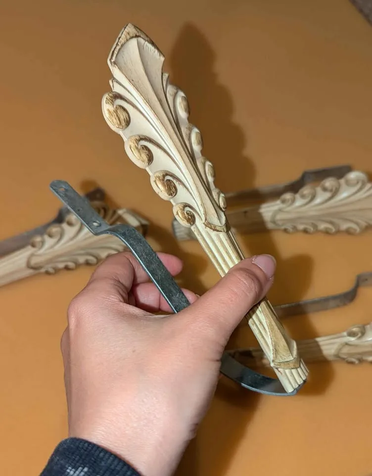 Set of 4 Vintage Ornate Wall Brackets image indicator(2)