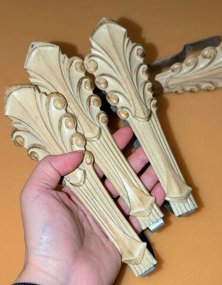 Set of 4 Vintage Ornate Wall Brackets image indicator(5)