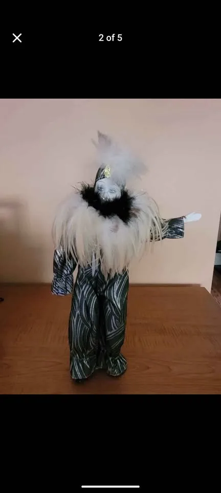 Vintage Harlequin porcelain clown doll image indicator(2)