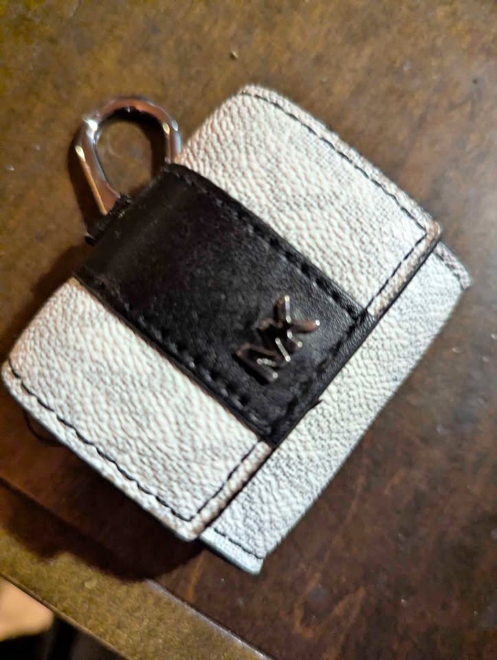 Airpods case