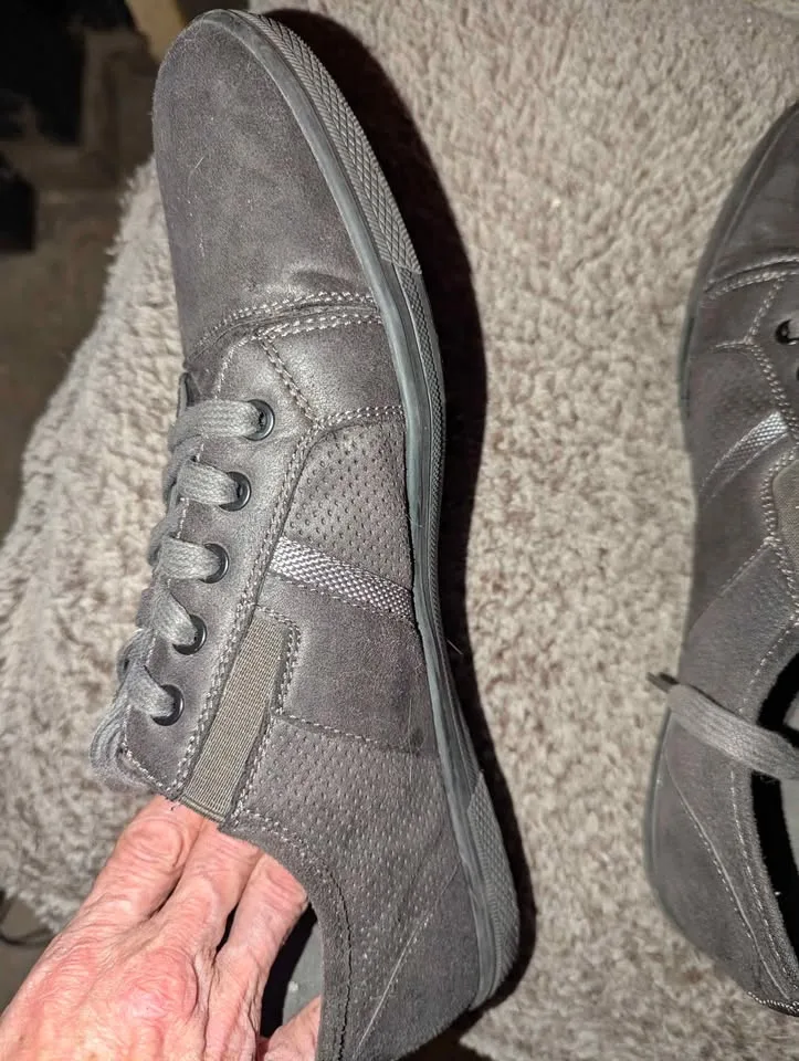 Size 11 Kenneth Cole reaction runners image indicator(5)