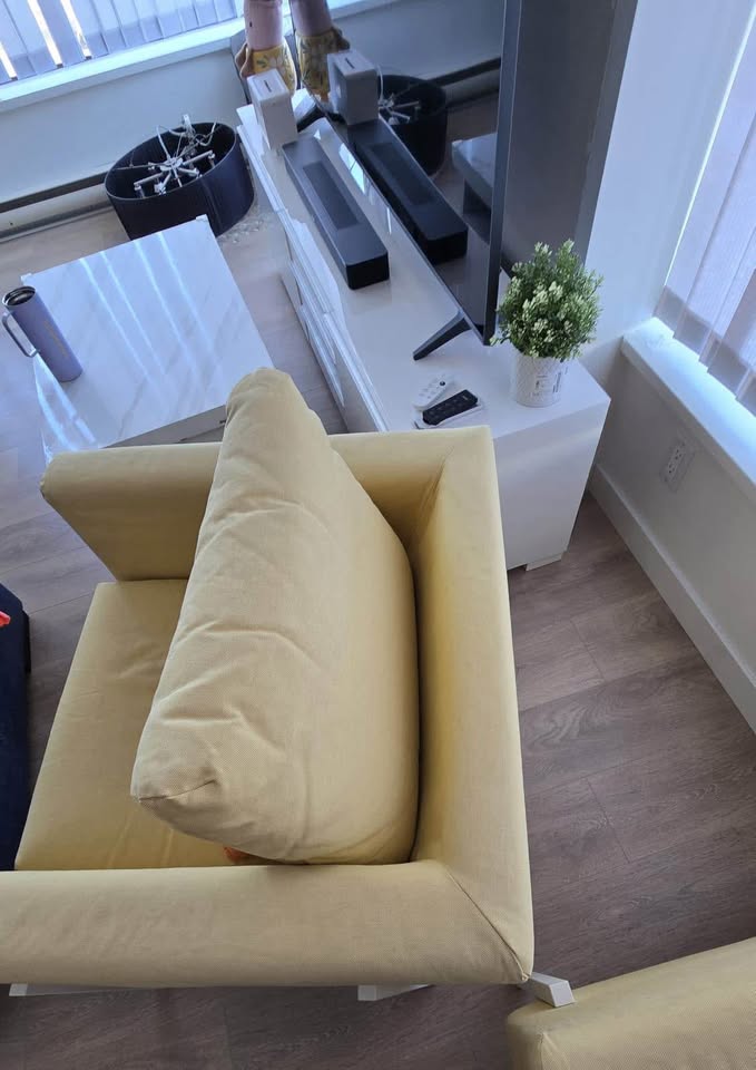 2 Stylish Yellow Armchairs – Great Condition! - photo 4