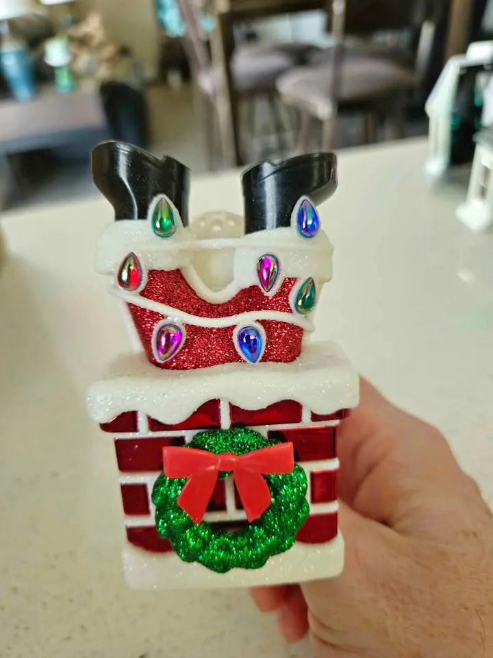 Bath and Body Works Santa In Chimney Wall Plug ( NEW ) $20