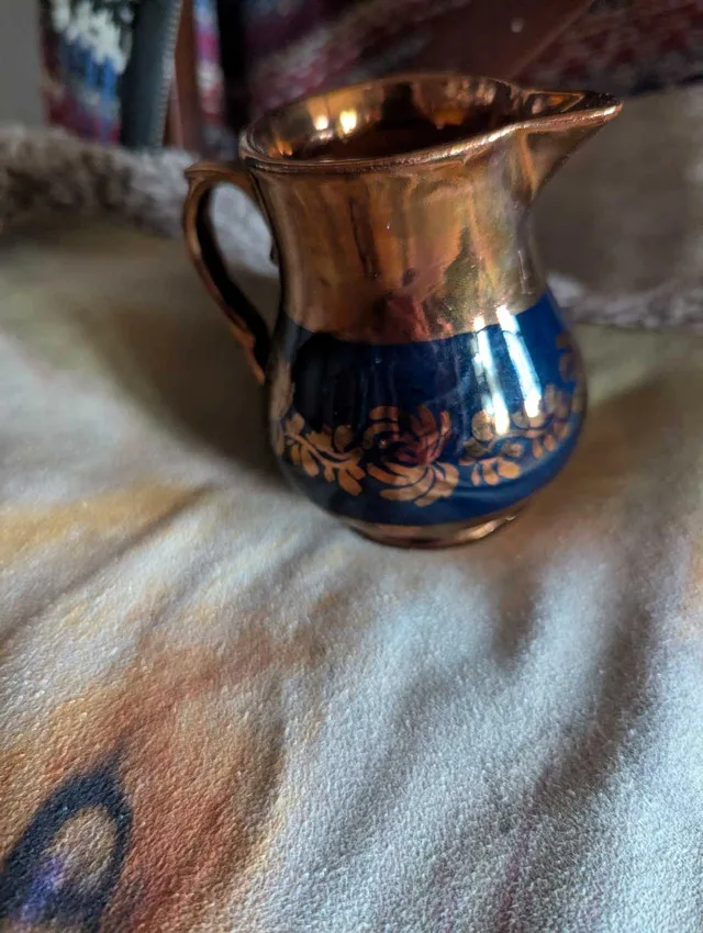 Antique Pitcher image indicator(2)