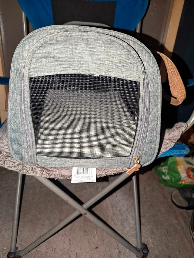 Brand new pet carrier and pet cave image indicator(5)