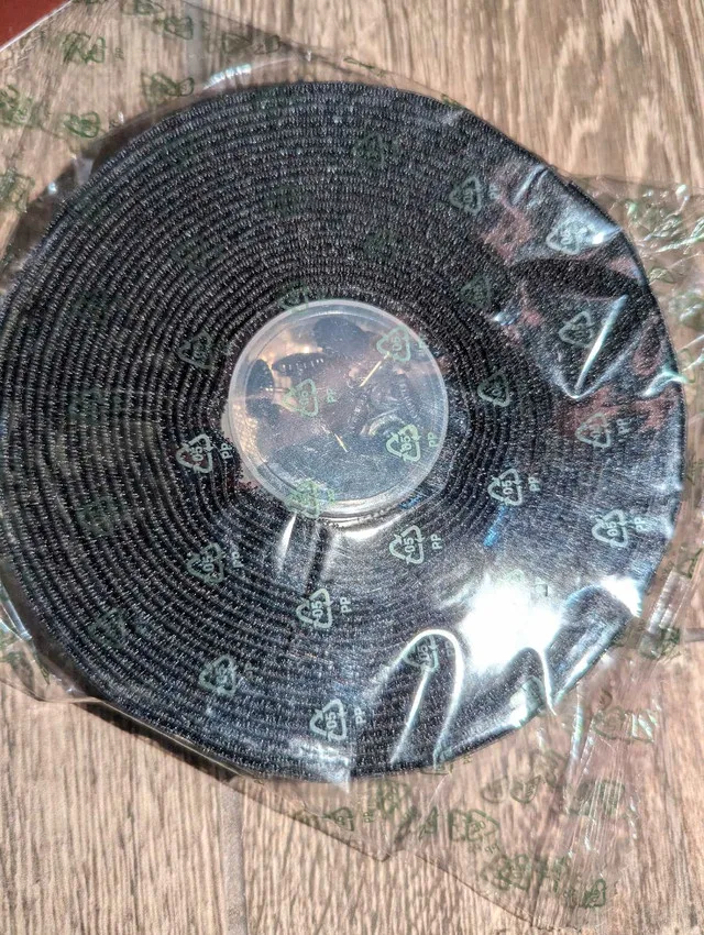 Brand new magnetic mesh door all hardware included with tape image indicator(3)