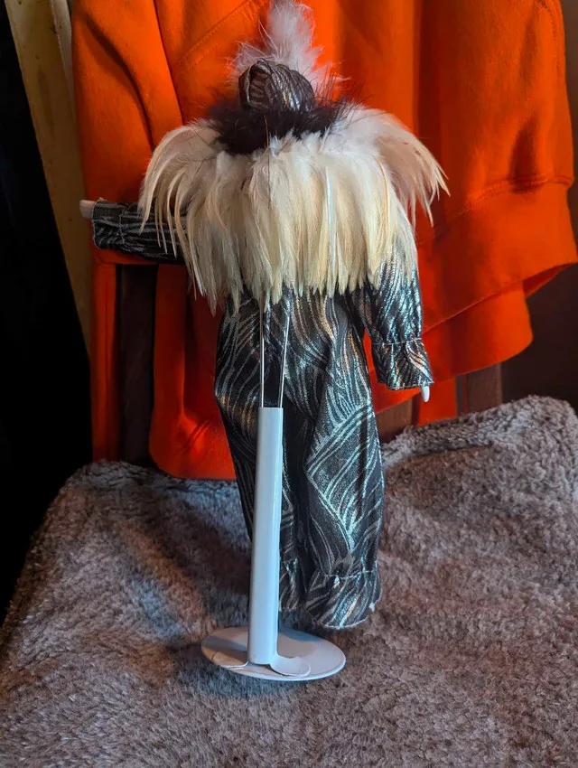 Porcelain Clown Doll. Vintage harlequin image indicator(3)