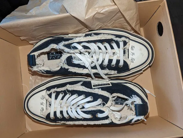 Brand new in box unisex vessel runners