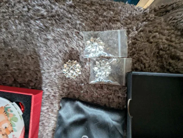 Brand new reading glasses and accessories image indicator(2)