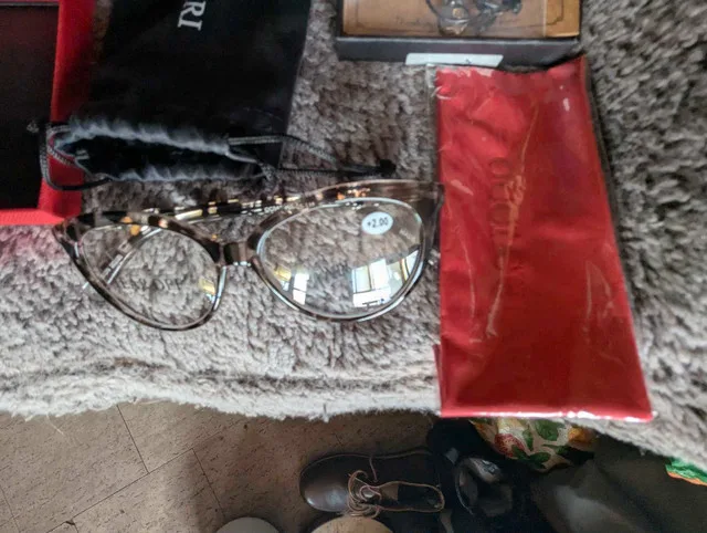 Brand new reading glasses and accessories image indicator(5)