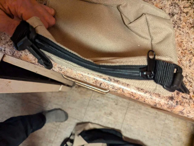 big huge nylon pet carrier image indicator(6)