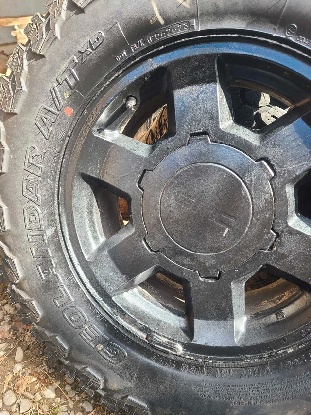 Yokohama Geolandar A/T LT 265 70 17 on GMC 6 bolt rim image indicator(6)