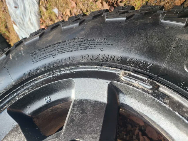 Yokohama Geolandar A/T LT 265 70 17 on GMC 6 bolt rim image indicator(7)